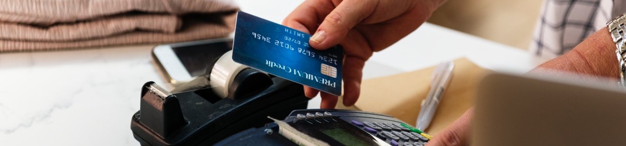 K&H: Ennyit költenek a bankkártyások