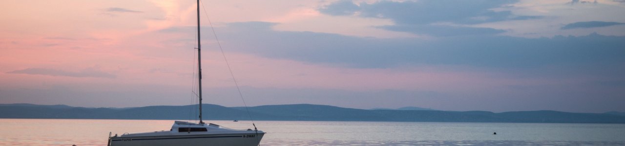 EGYRE TÖBBET ÉR EGY BALATONI NYARALÓ