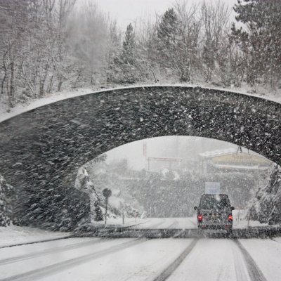 Figyelmeztetés érkezett: óriási forgalom és havazás jön!